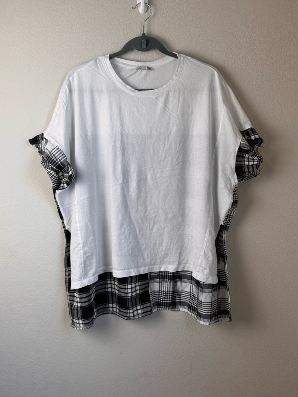 ZARA White Round Neck Tee
